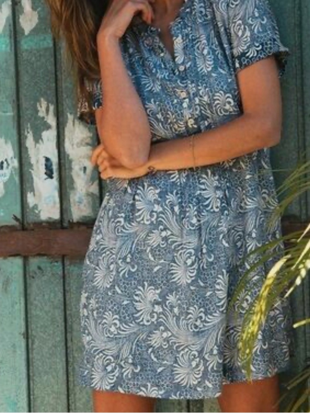 Faherty // blue, white gemina pleated midi dress size large a26